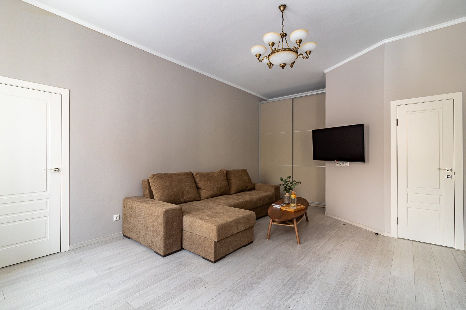 Съемка квартиры в историческом центре Санкт-Петербурга для сдачи в аренду.