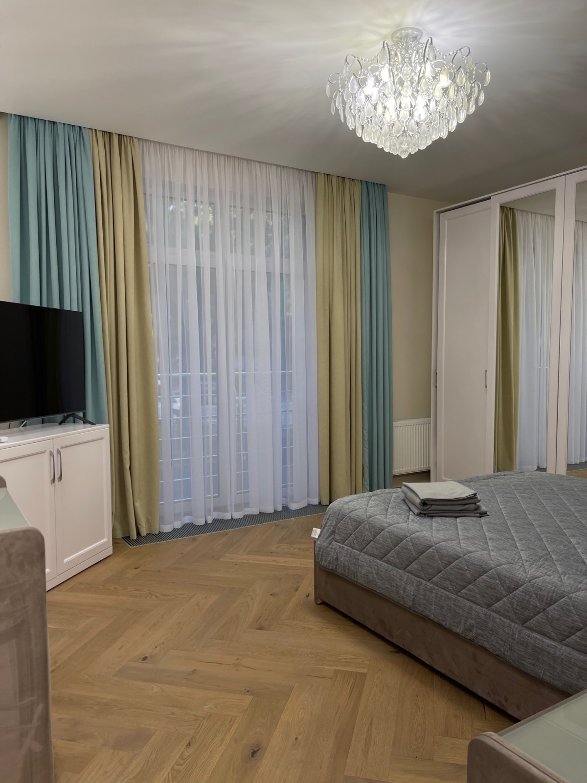 Спальни в проекте жилого дома на побережье, в г. Геленджике