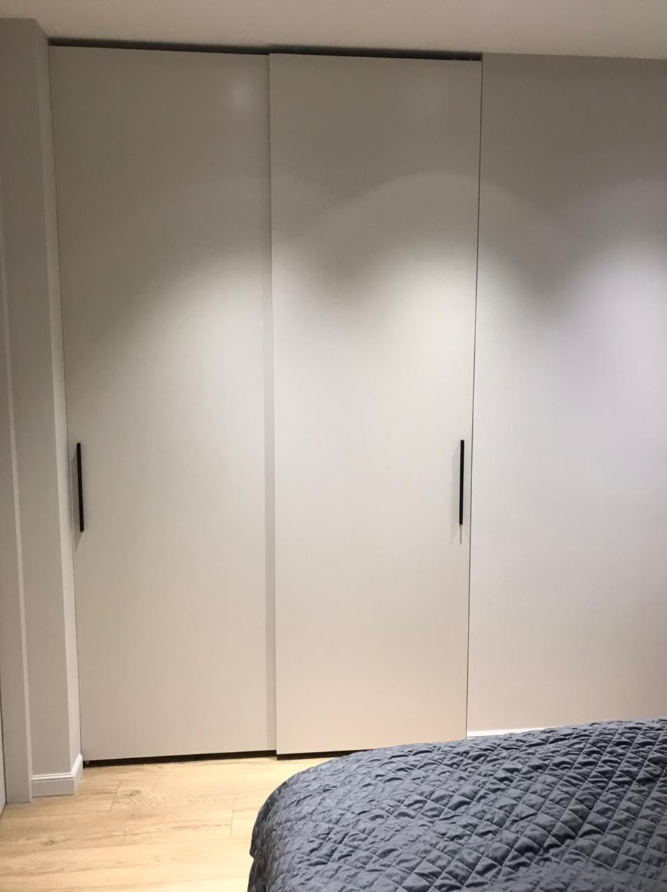 Обложка проекта: Встроенный шкаф с раздвижными створками
