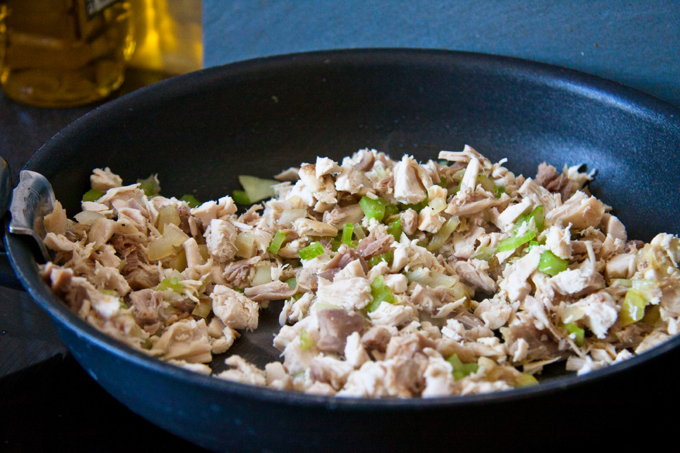 DIY: Пирог-солнце из слоеного теста, сыра и овощей