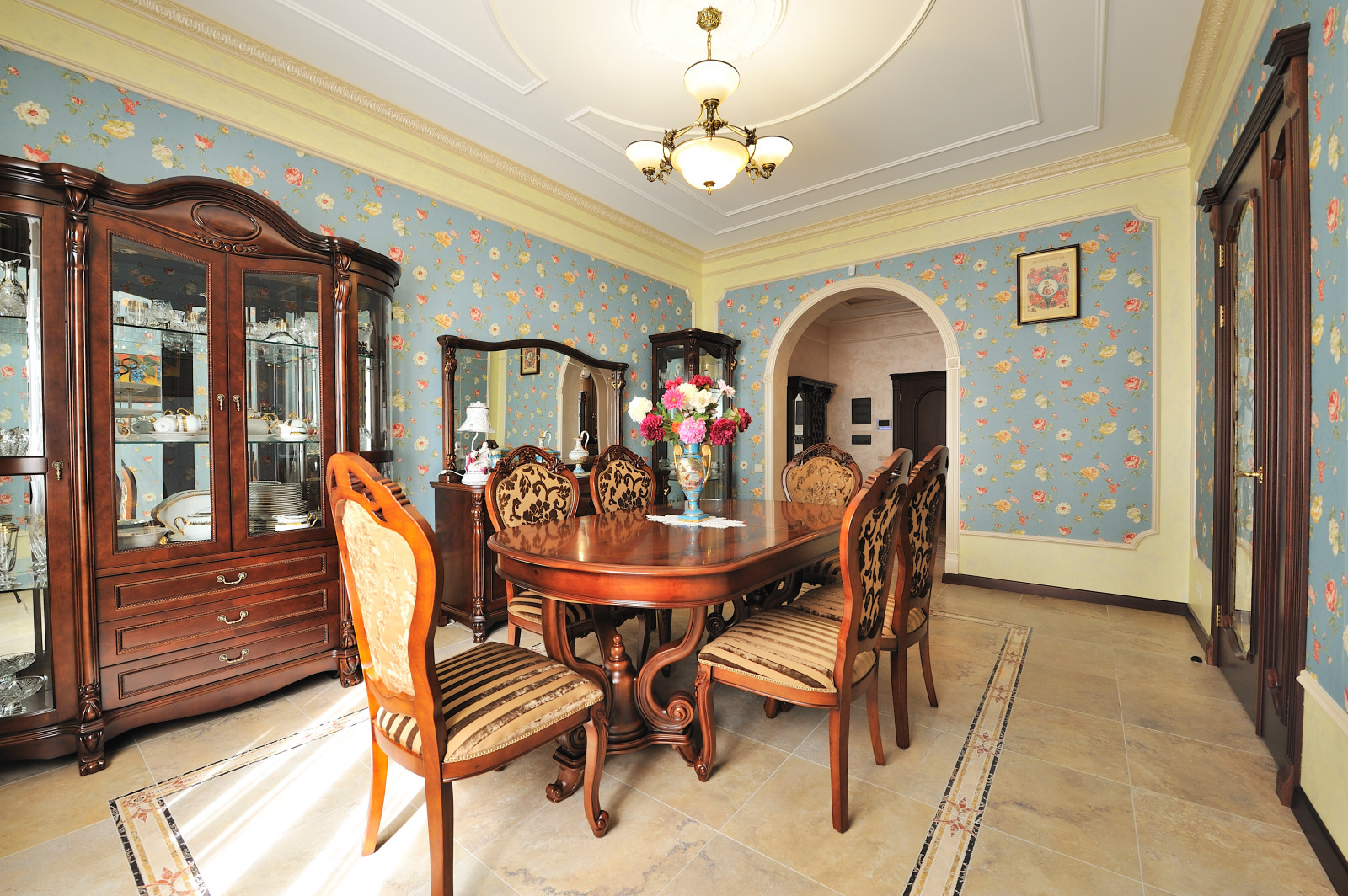 Интерьер дома в классическом стиле (250 кв м)