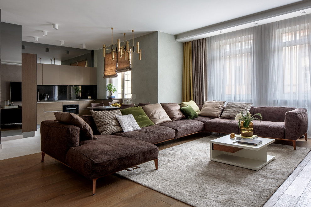 Трехкомнатная квартира в центре Петербурга