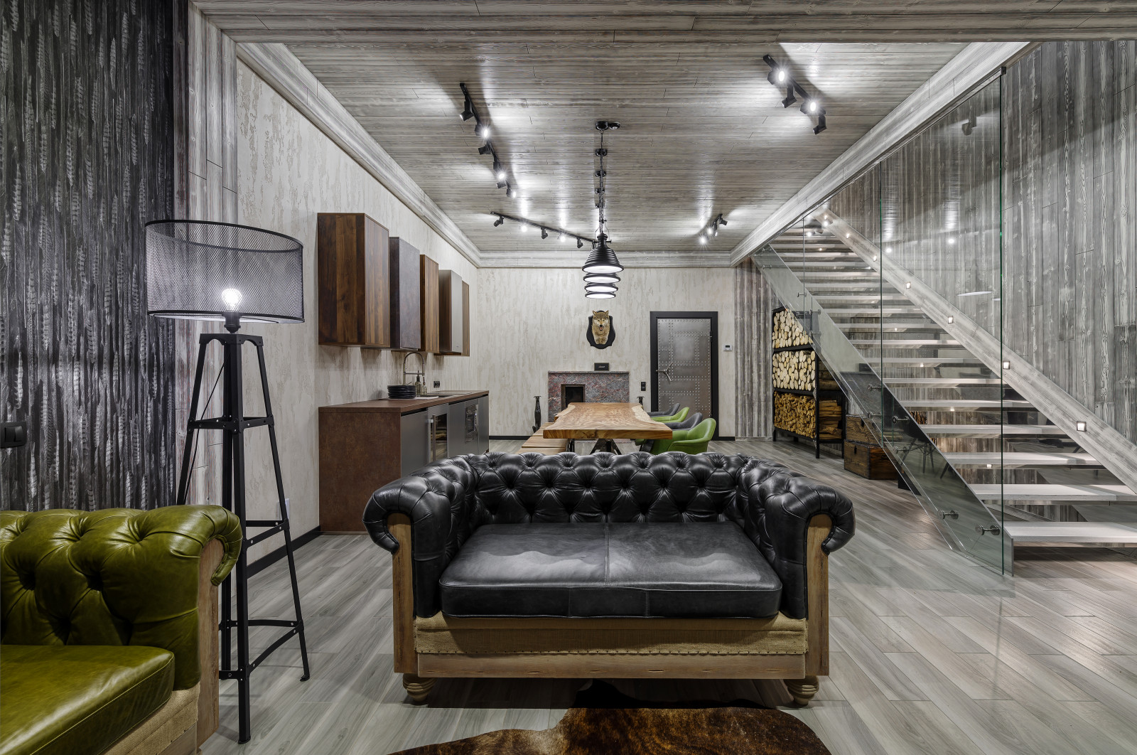 Гостиная брутального гостевого дома