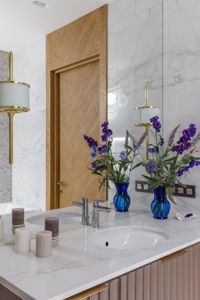 Дом с синими человечками