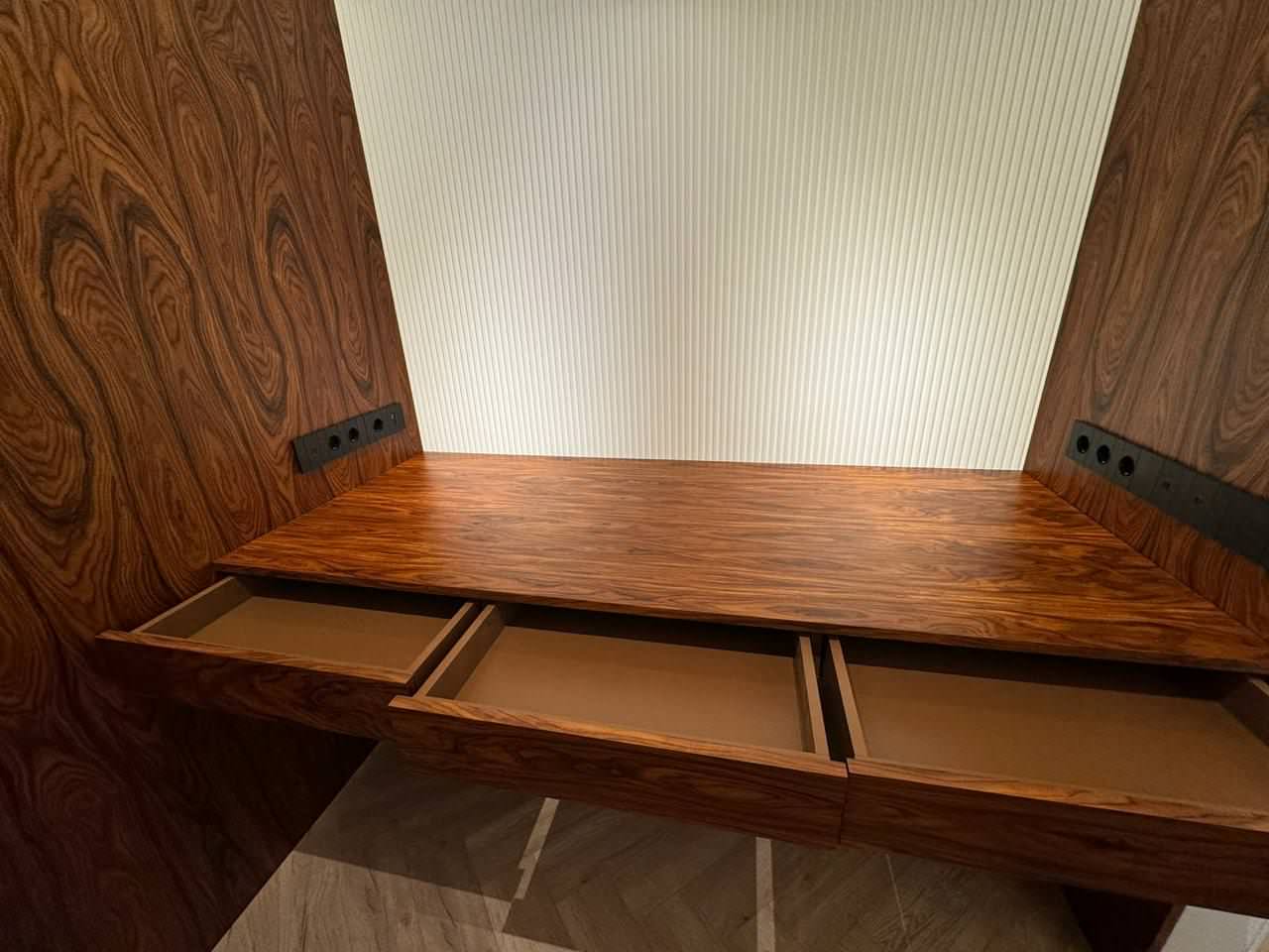 Стеновые панели и мебель в квартире