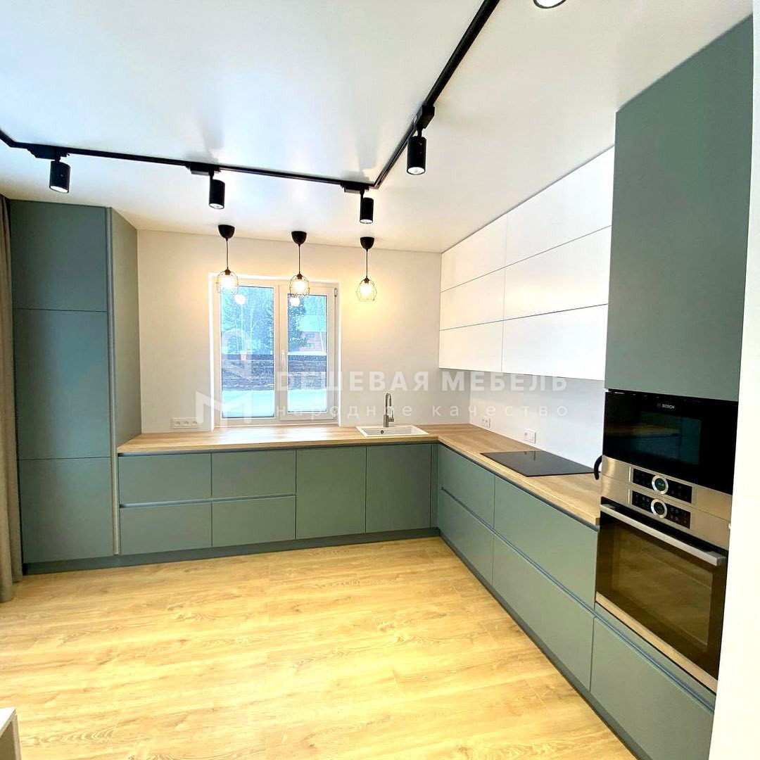 Большая кухня "Лорето арт.2" из суперматового (софт-тач) МДФ