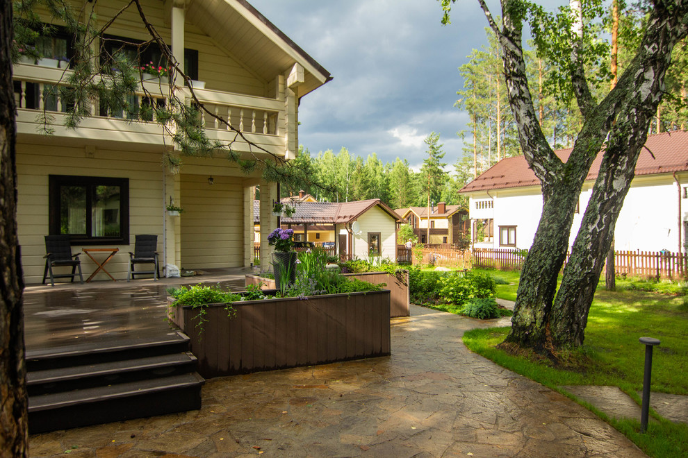 Тенистая терраса в саду