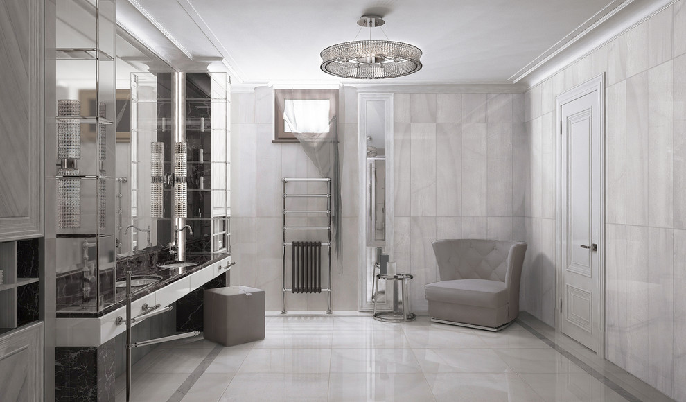 Просторная ванная в цокольном этаже