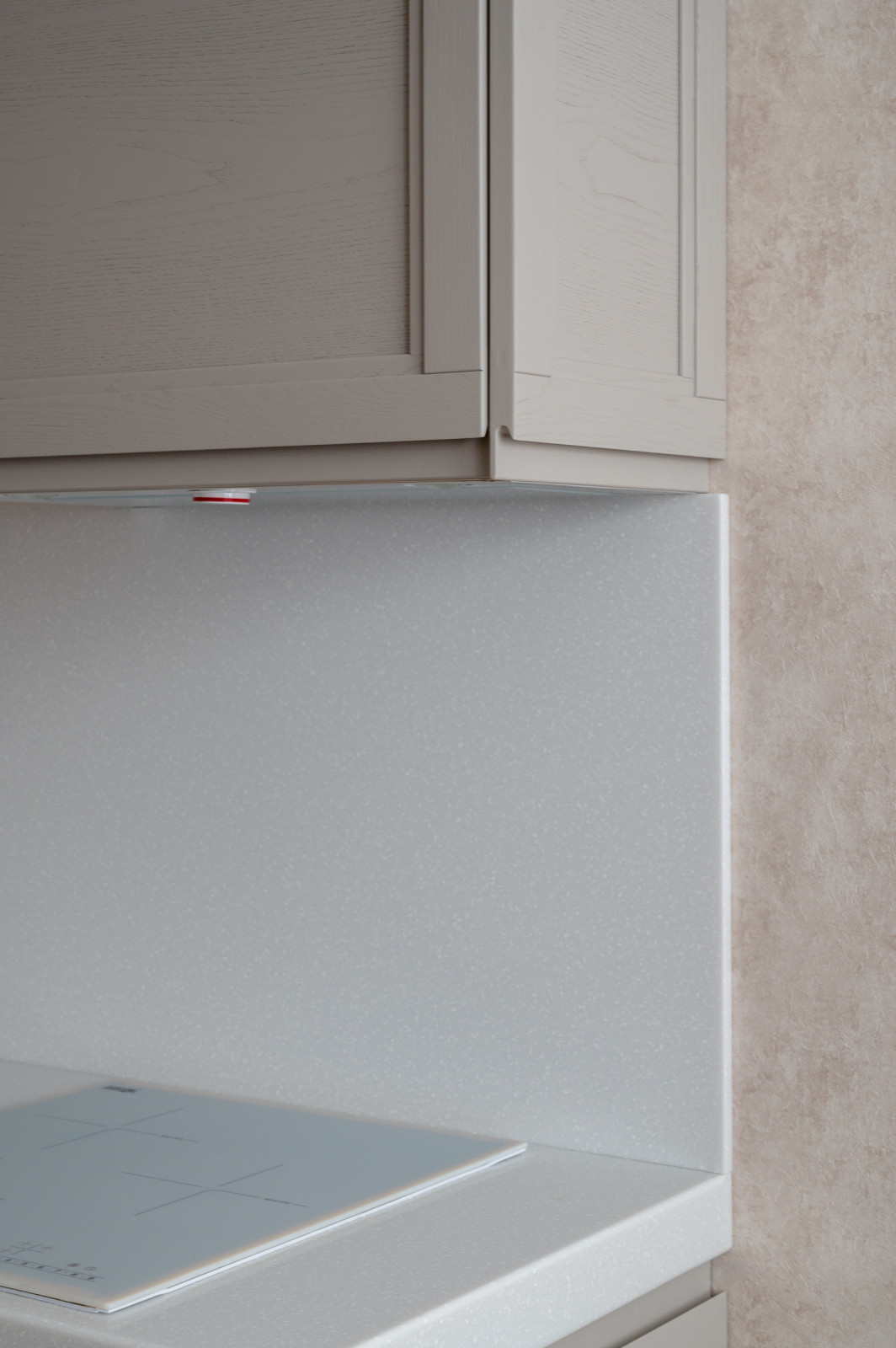 Кухня из массива с интегрированной ручкой