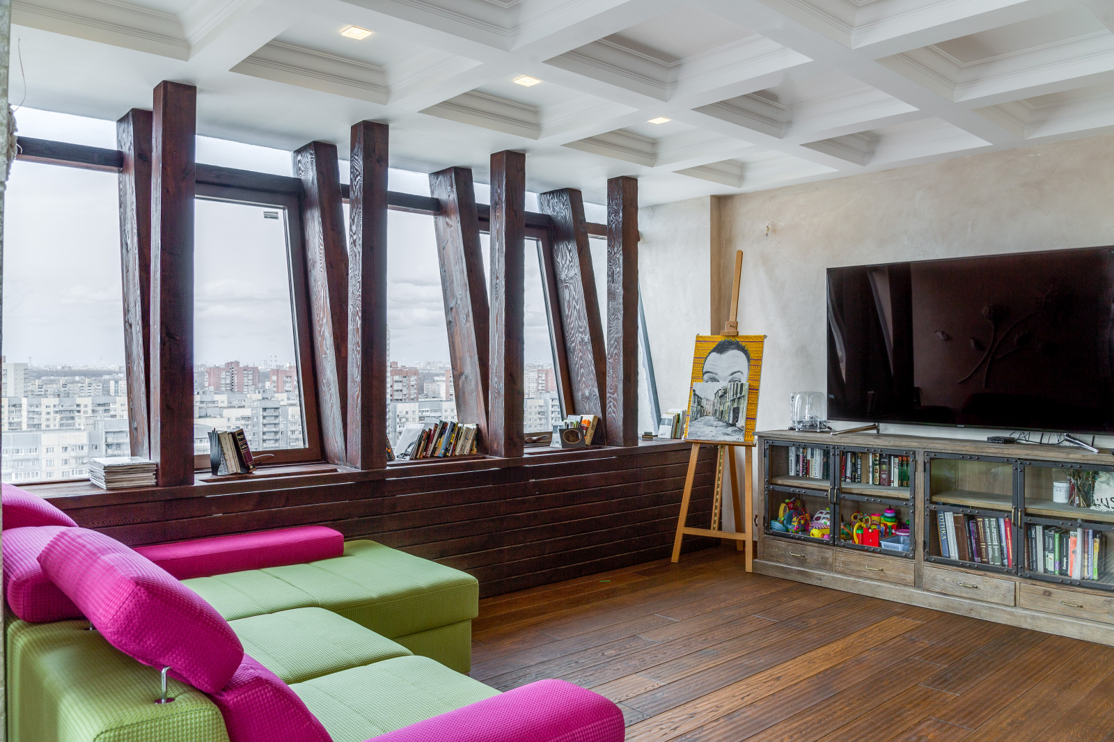 Пентхаус в Санкт-Петербурге. Мебель и отделка из массива.