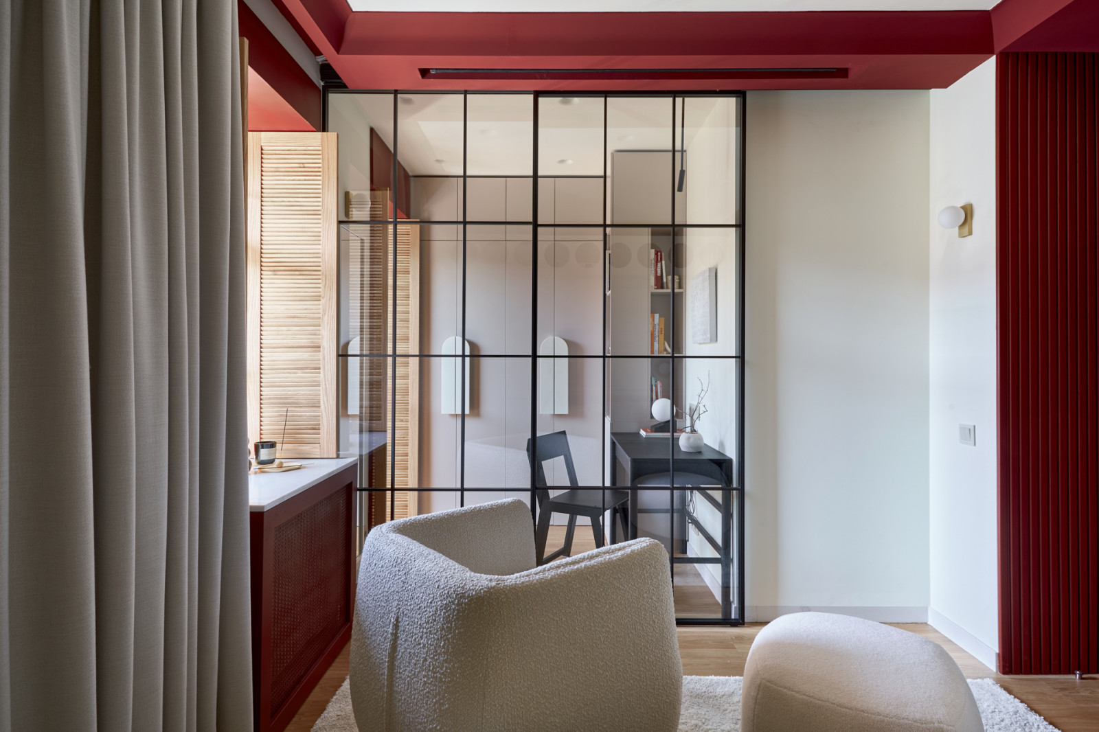 Спальня с багровым порталом