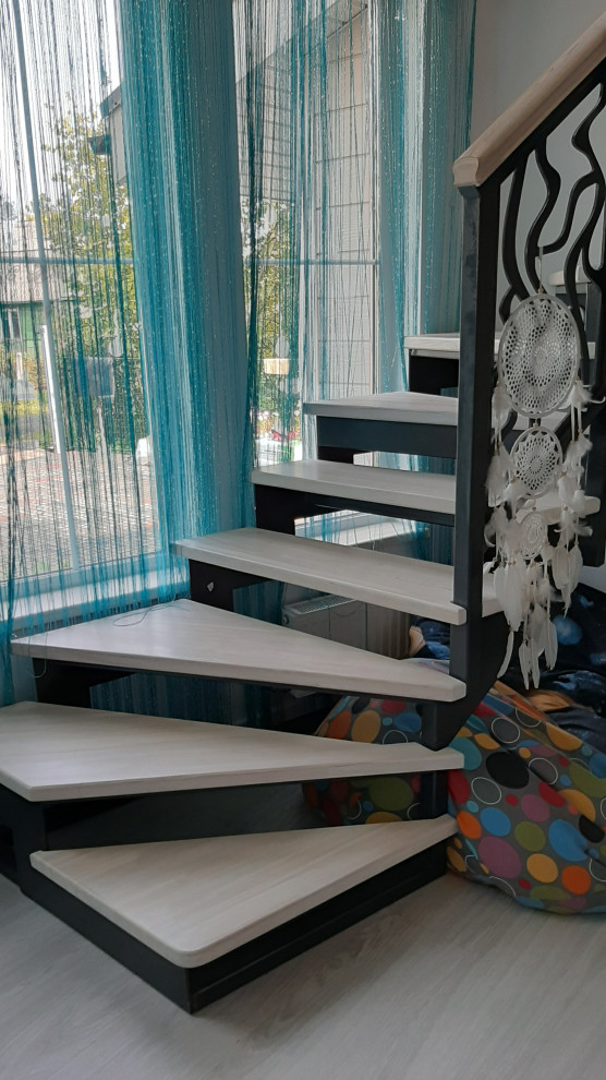 Лестница на второй этаж в каркасном доме