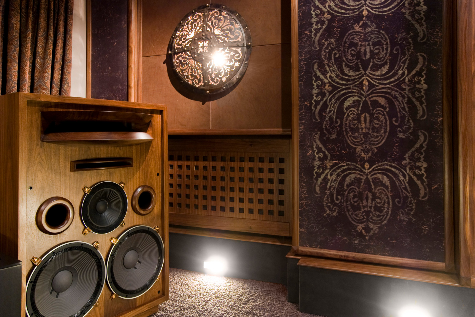 Кинотеатр в частном доме в соавторстве с Анастасией Гавриловой