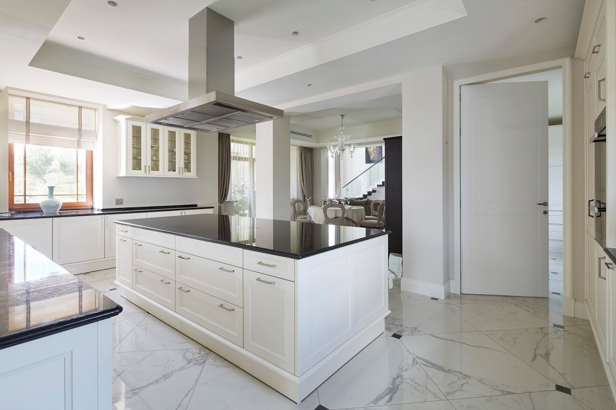 Houzz тур: Классический интерьер с двухсветной гостиной