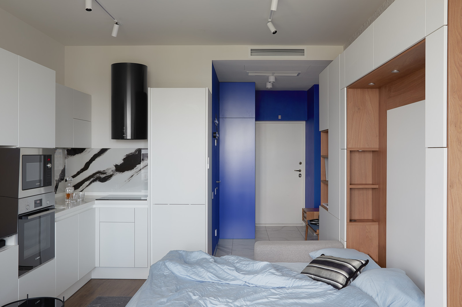 Обложка проекта: Апартаменты с трансформируемой мебелью и мужским характером.