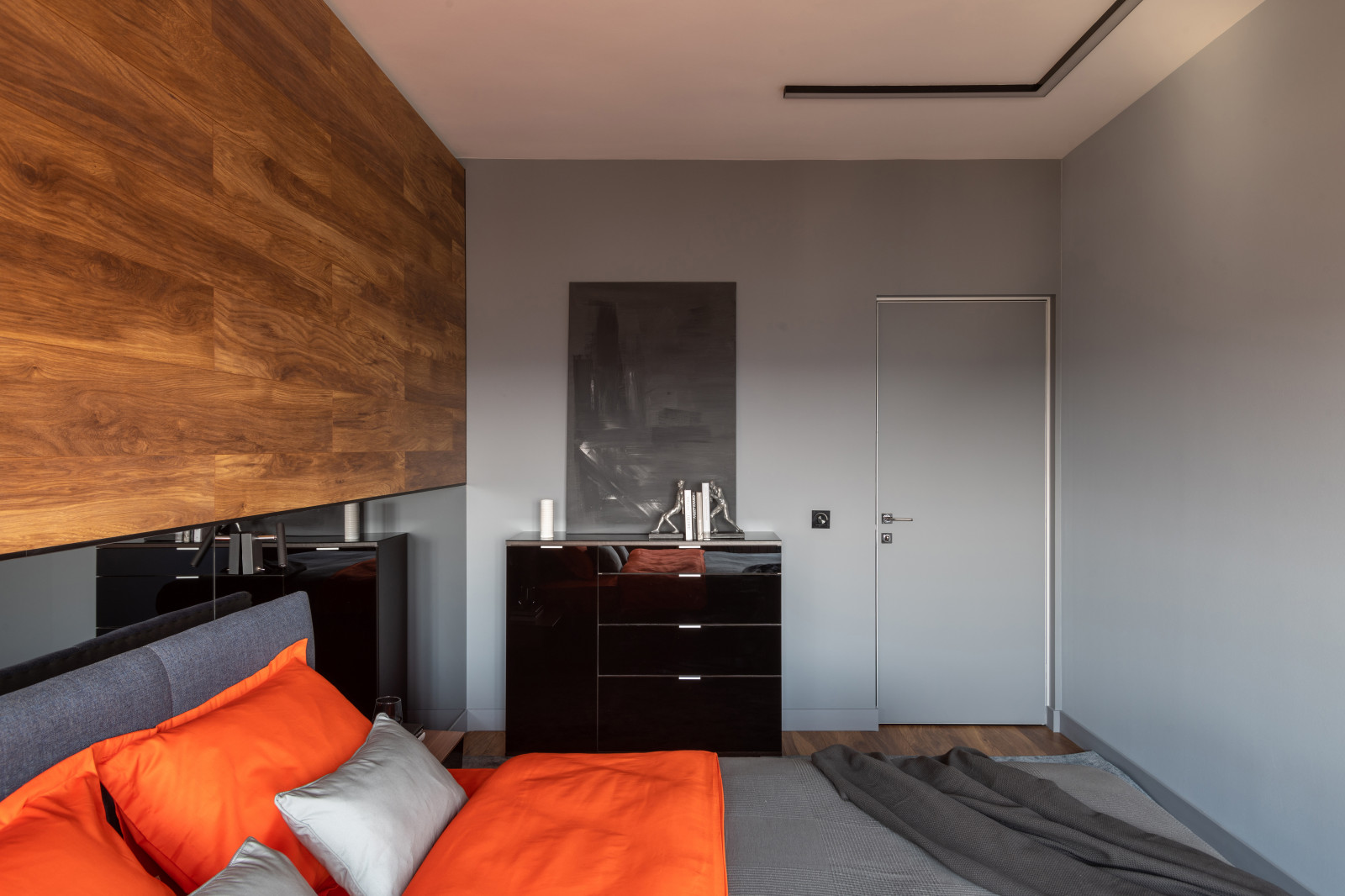 Современный интерьер молодежной квартиры