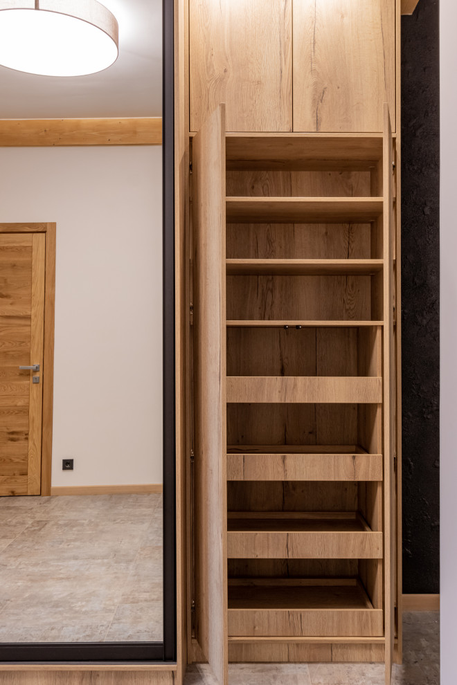 Распашной шкаф с системой открывания дверей Tip-on BLUM