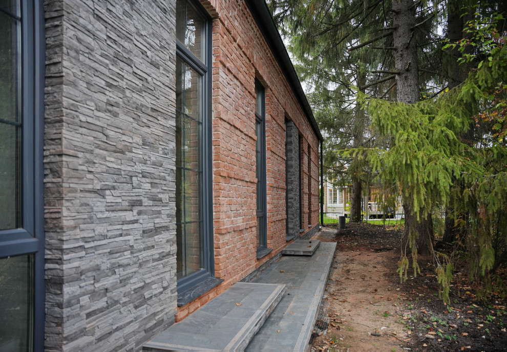 English house. Construction