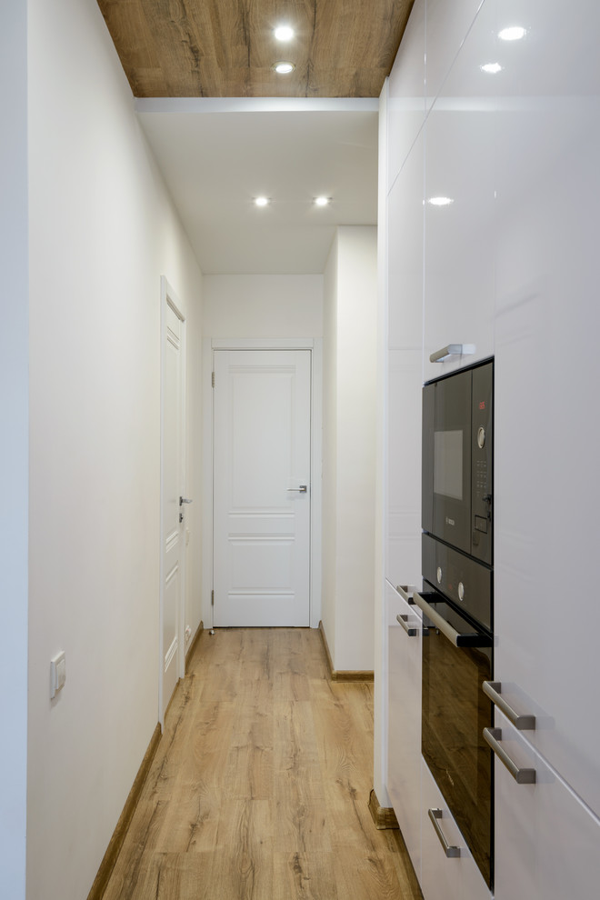 Камень и дерево в центре Сибири