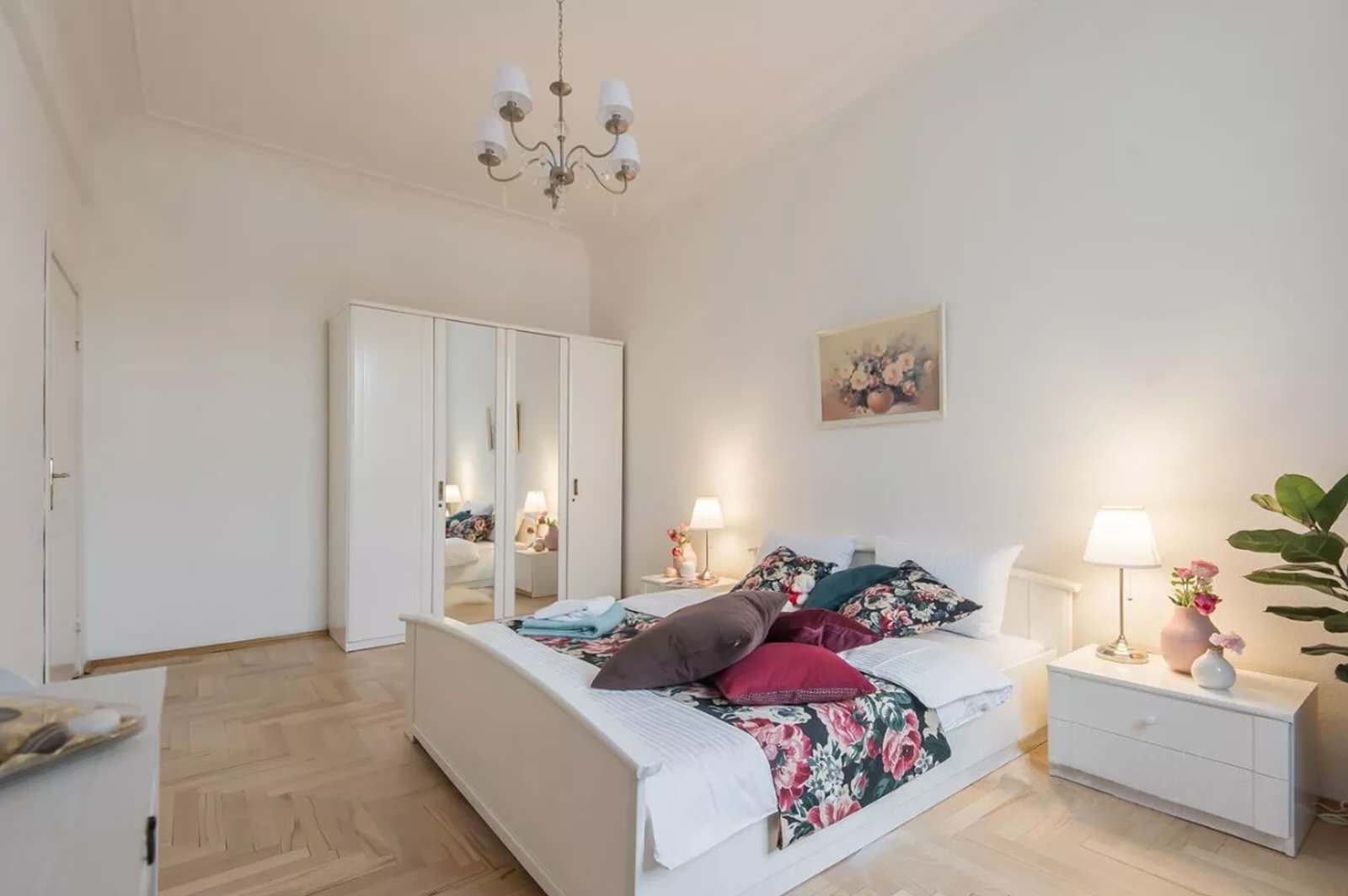 Декорирование квартира в центре Москвы под сдачу в посуточную аренду