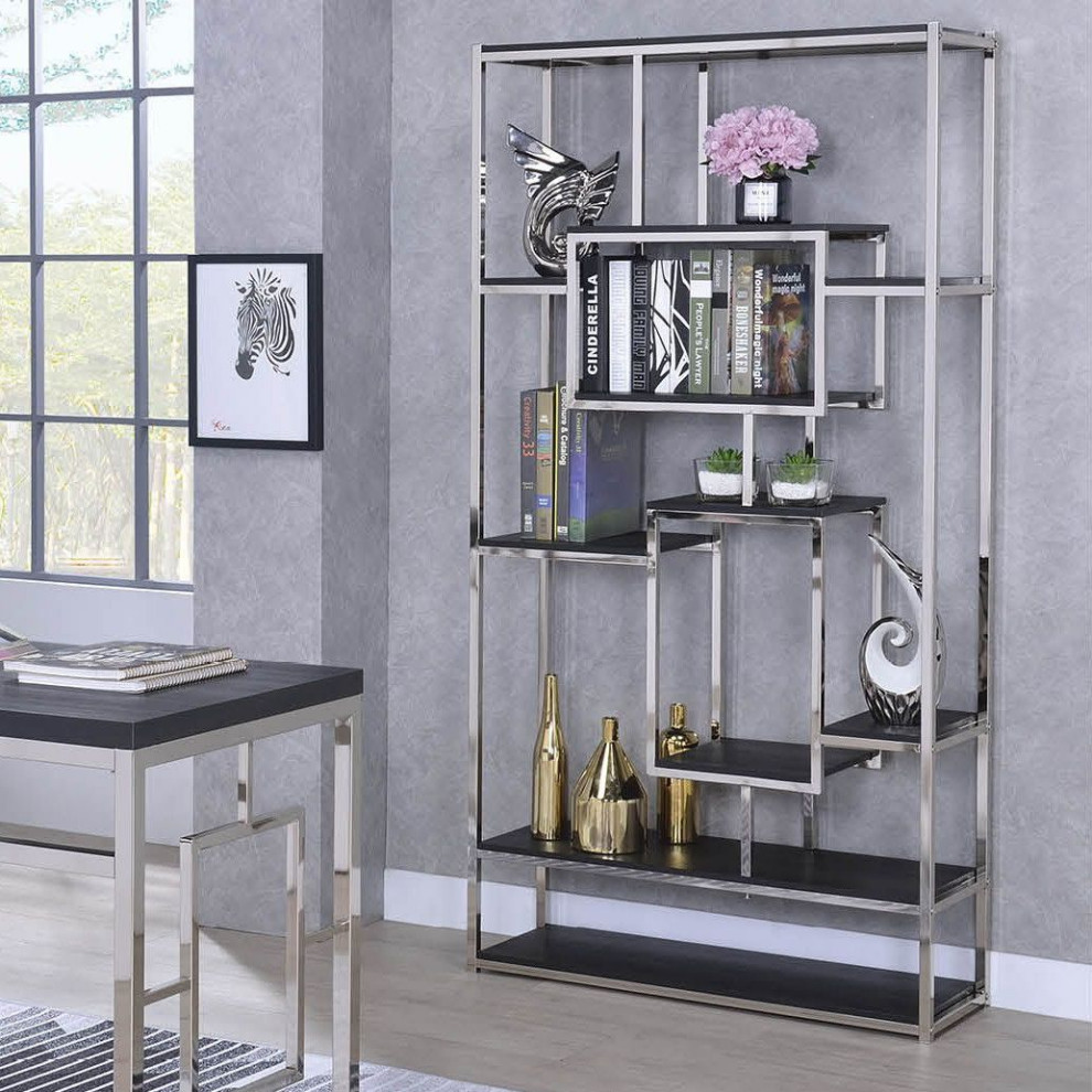 Акцент на хромированные элементы