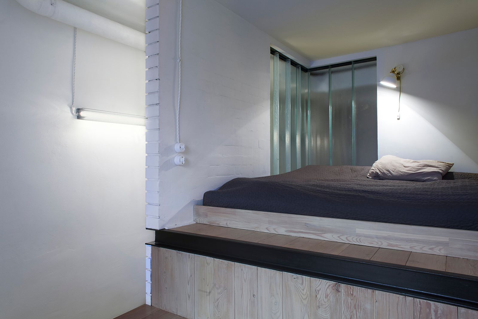 Жилое пространство в доме с аркой