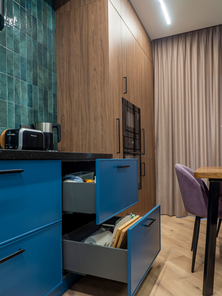 Кухня в современном стиле со встроенным аквариумом