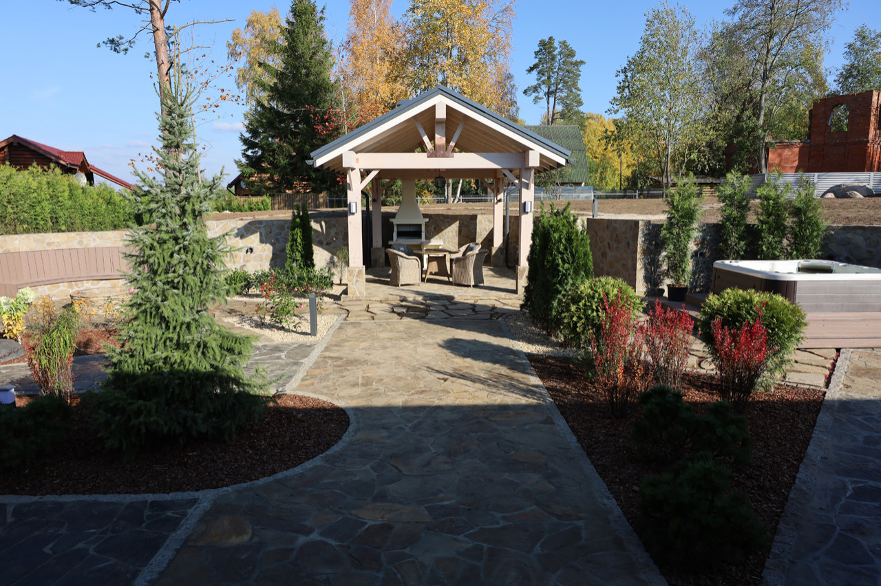 Обложка проекта: Сад для черной кошки и белого кота