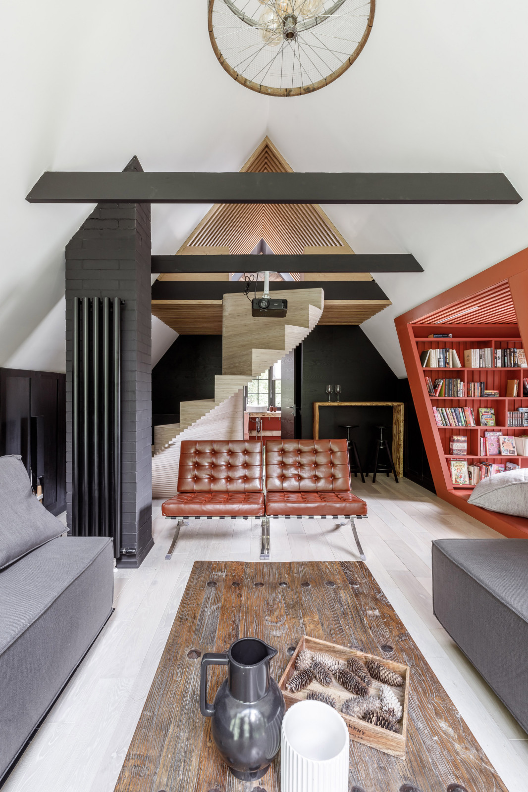 Проект недели: Лестница Мёбиуса и библиотека на месте лоджии