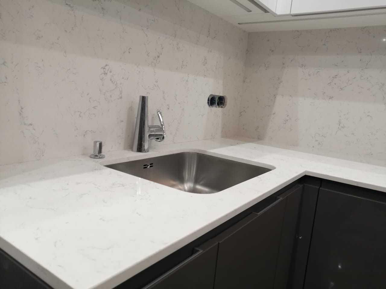 Обложка проекта: Столешница из кварцевого агломерата Belenco под мрамор