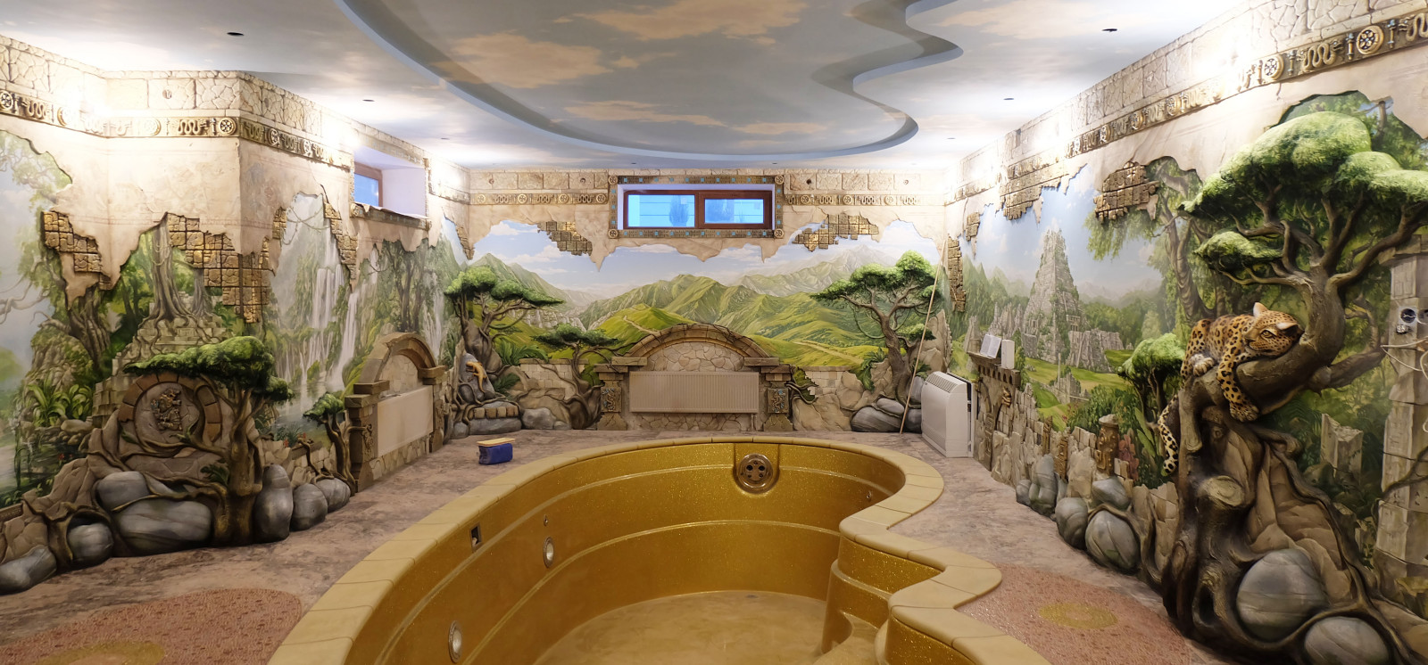 бассейн в стиле древних майя