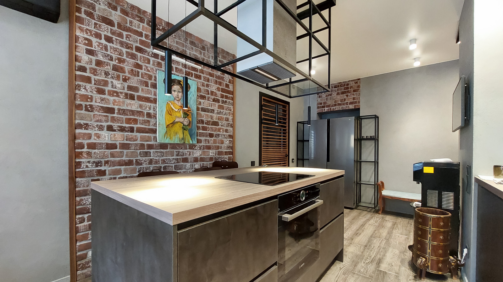 Лофт в квартире фотографа: кухня и холл, 103 кв. м.
