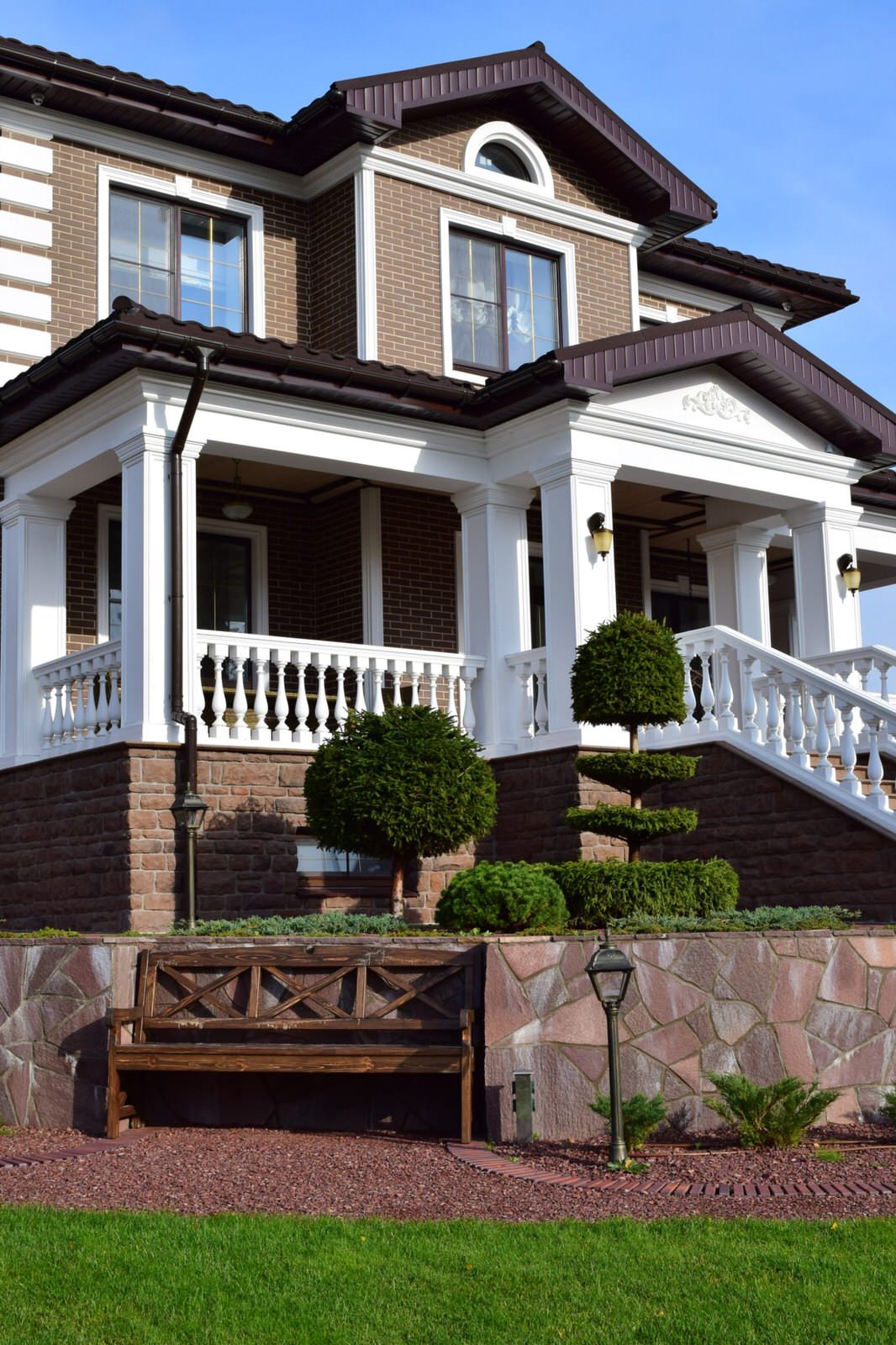 Дизайн участка с уклоном более 7 м.