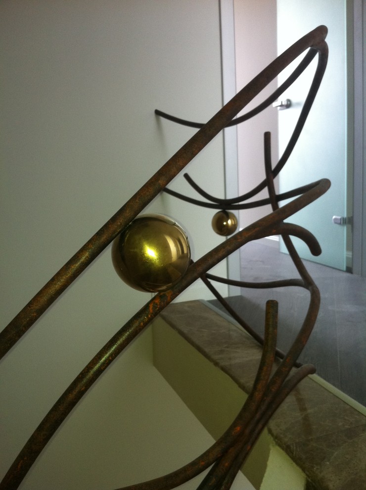 Обложка проекта: лестница в интерьере