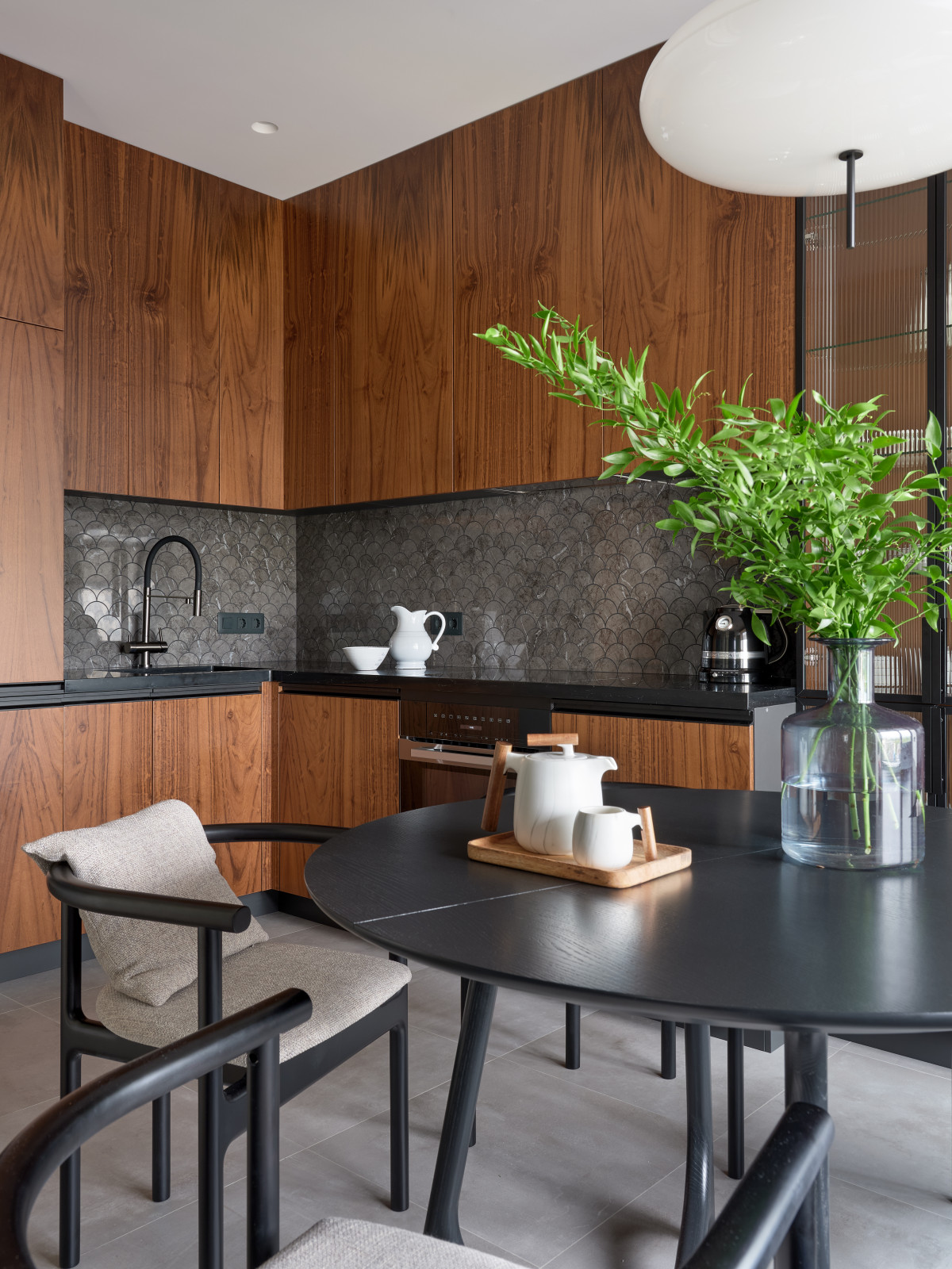 Современный интерьер с нотками Азии