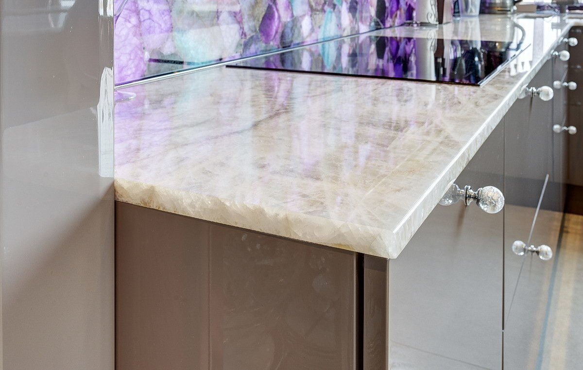 Натуральный камень в интерьере квартиры