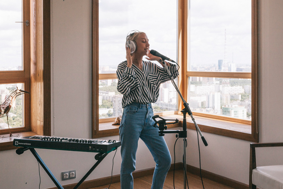 В гостях: Квартира на 37-м этаже с арт-объектами из металла