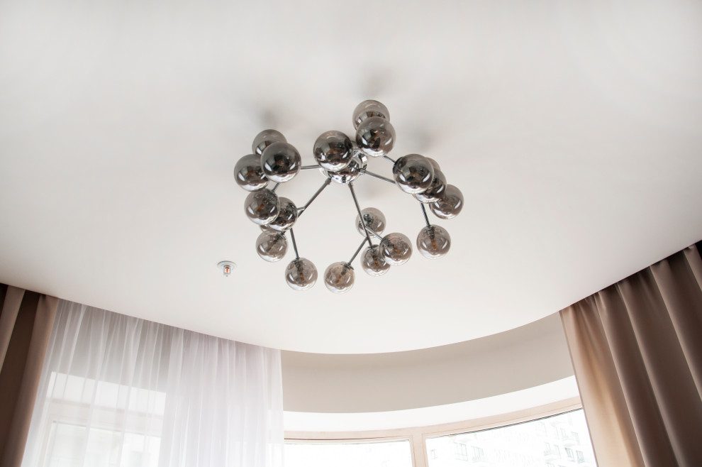 Потолочный светильник в гостиной.