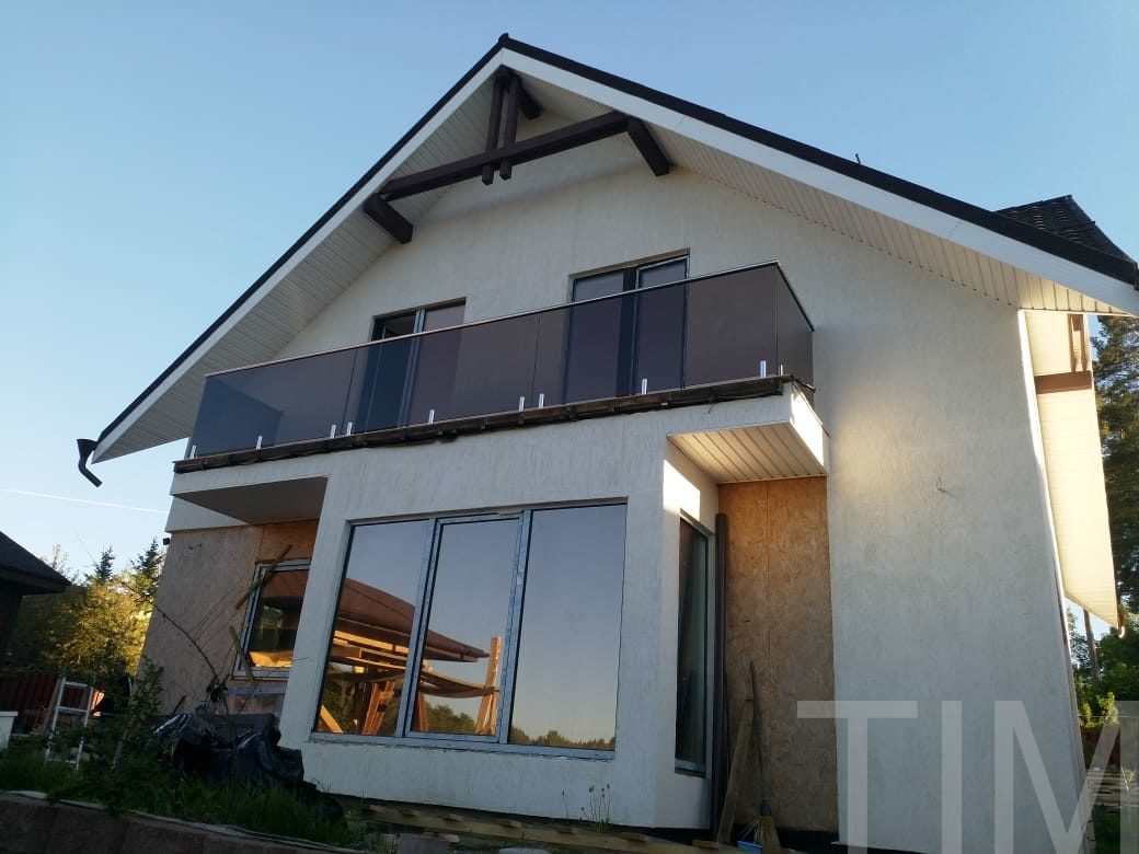 Стеклянное ограждение для балкона