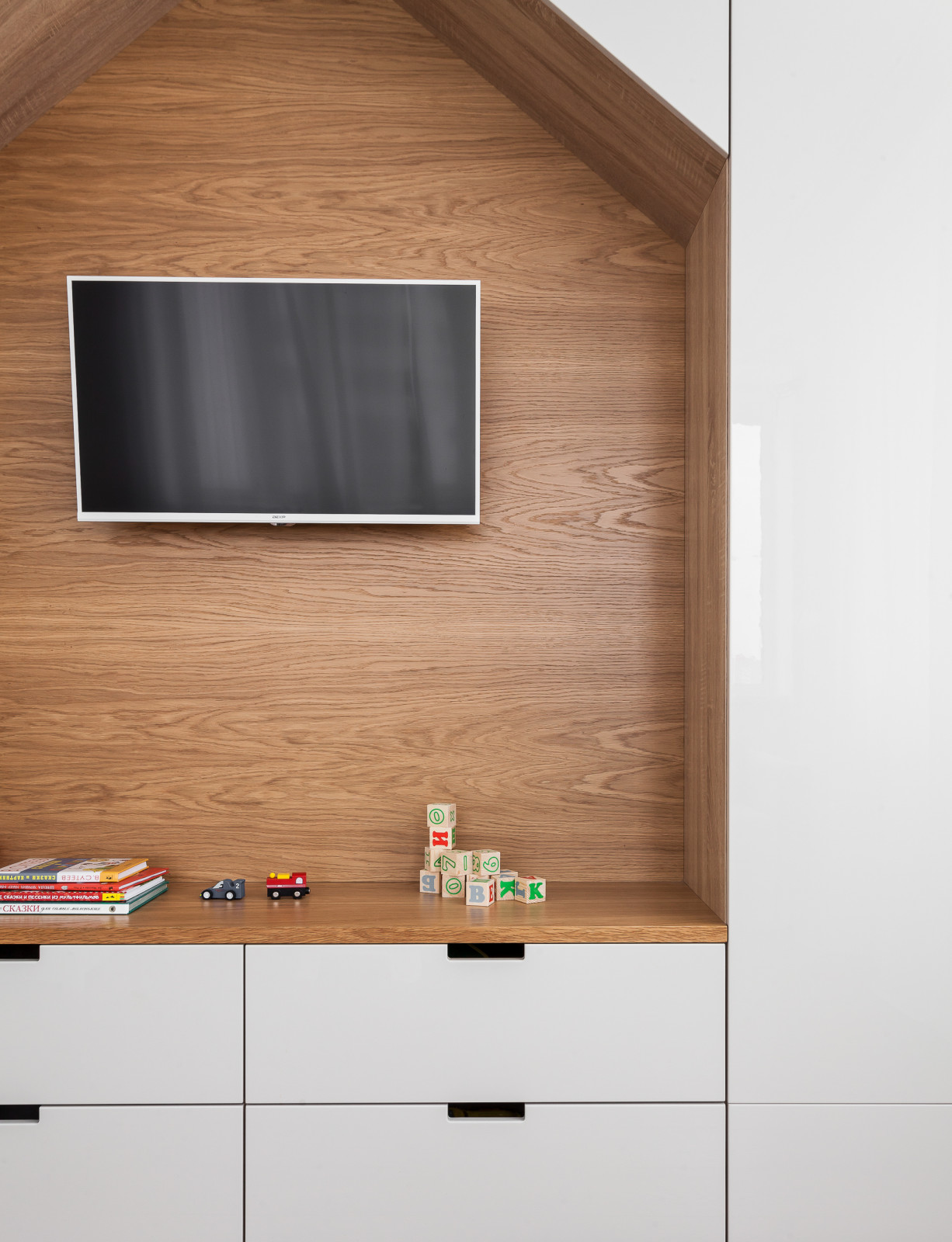 Квартира с двумя белоснежными котами