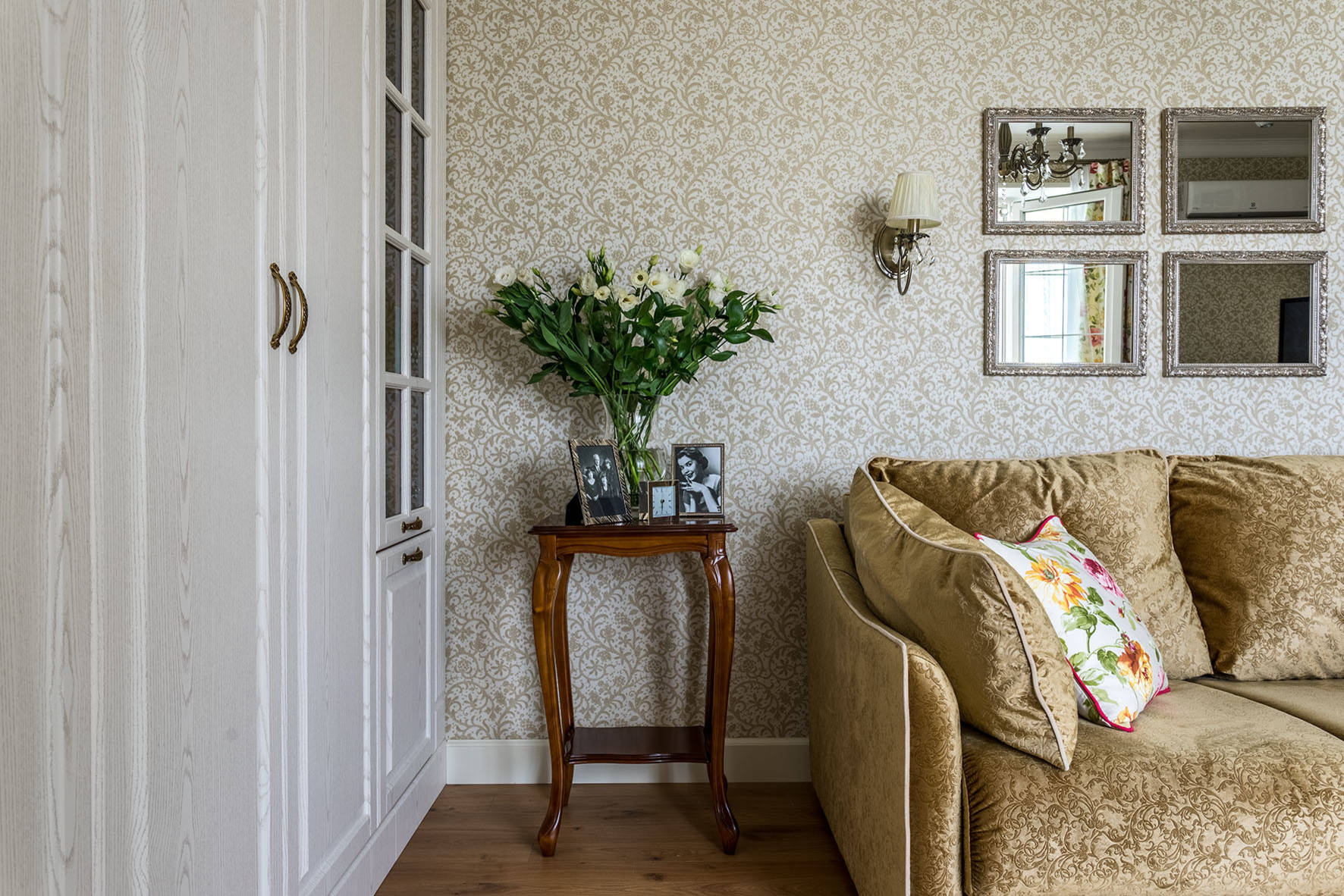 Houzz тур: Маленькая квартира с большим количеством шкафов