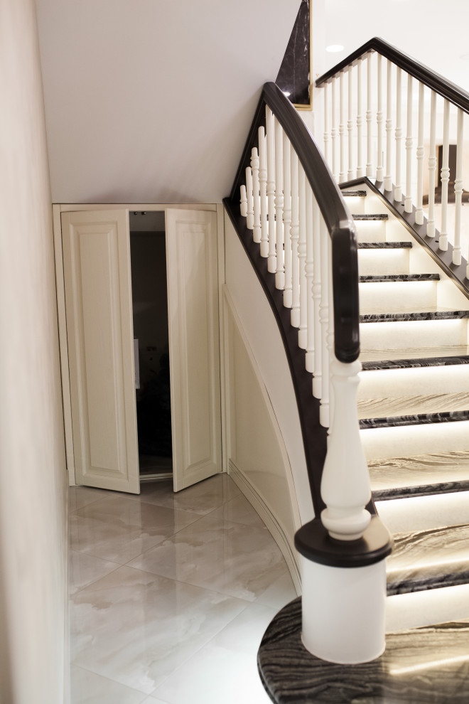 Лестница из мрамора