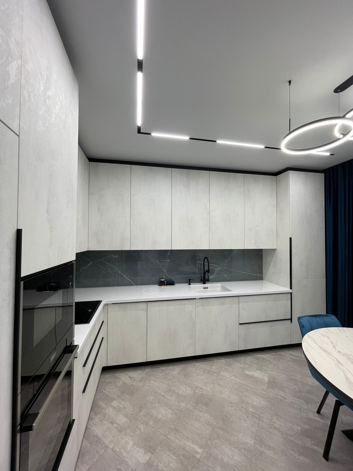 Теневые потолки в ЖК Заельцовский