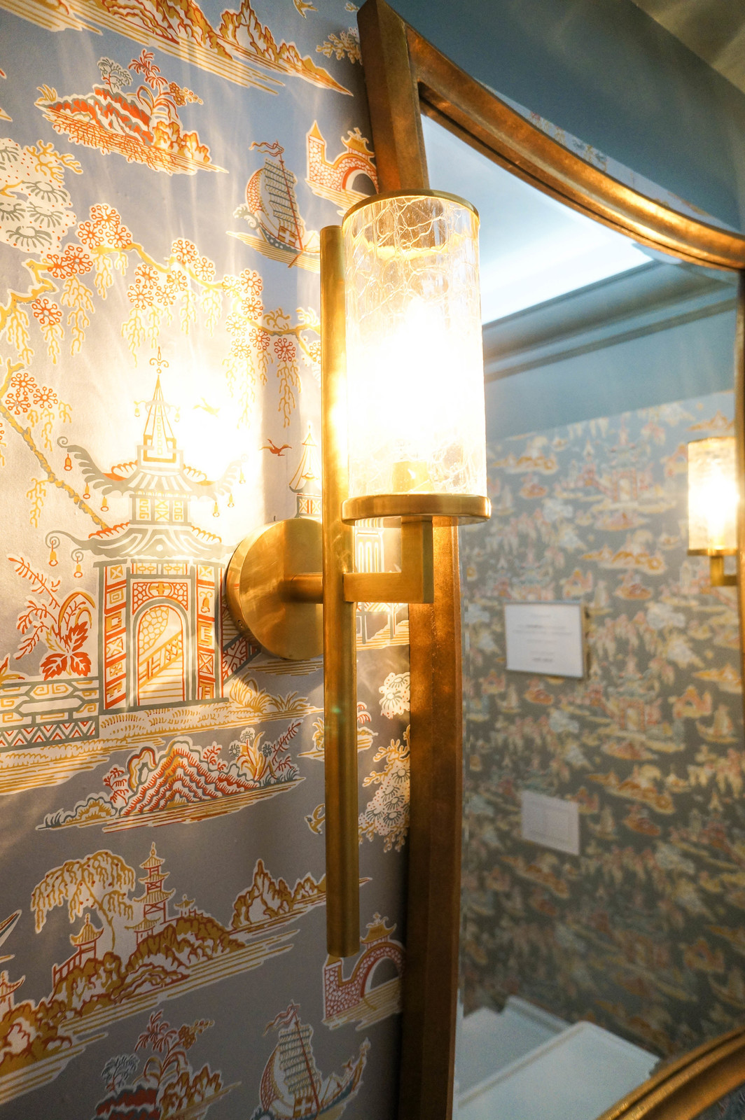 Санузел в мебельном салоне Berkley Home