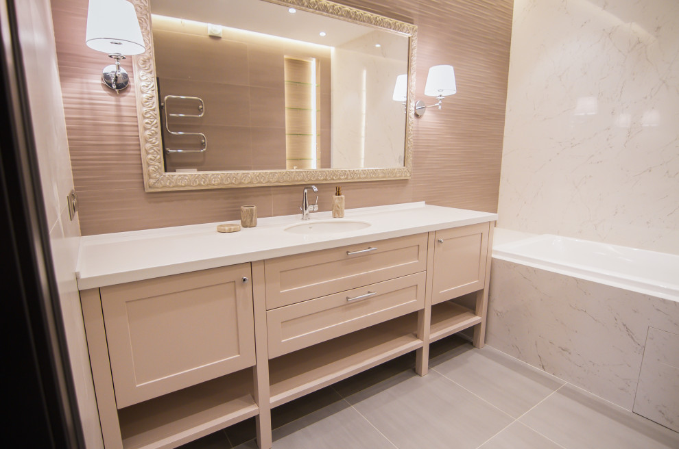 Светлая тумба в ванную