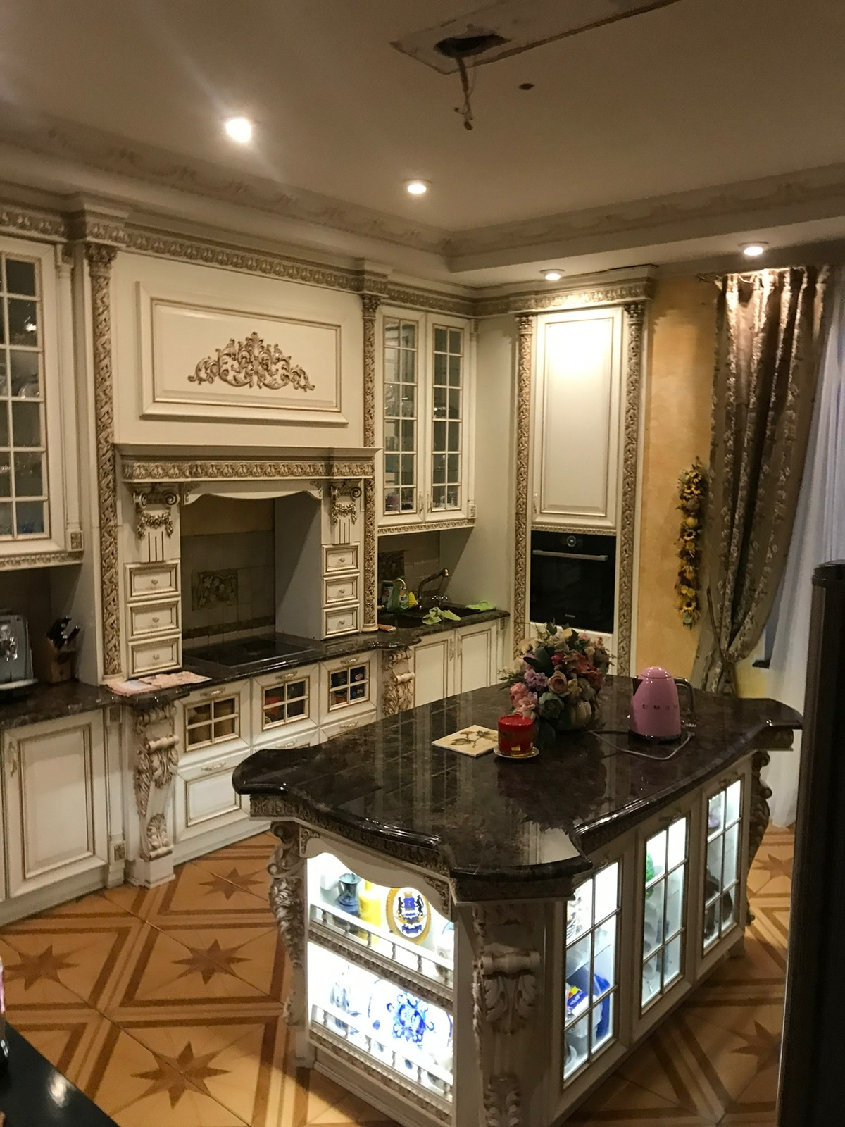 Кухня в классическом стиле (загородный дом)