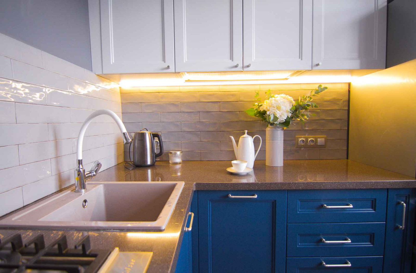 КОМПАКТНАЯ И ФУНКЦИОНАЛЬНАЯ КУХНЯ