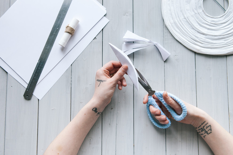 DIY: Как декорировать абажур бумажными перьями своими руками