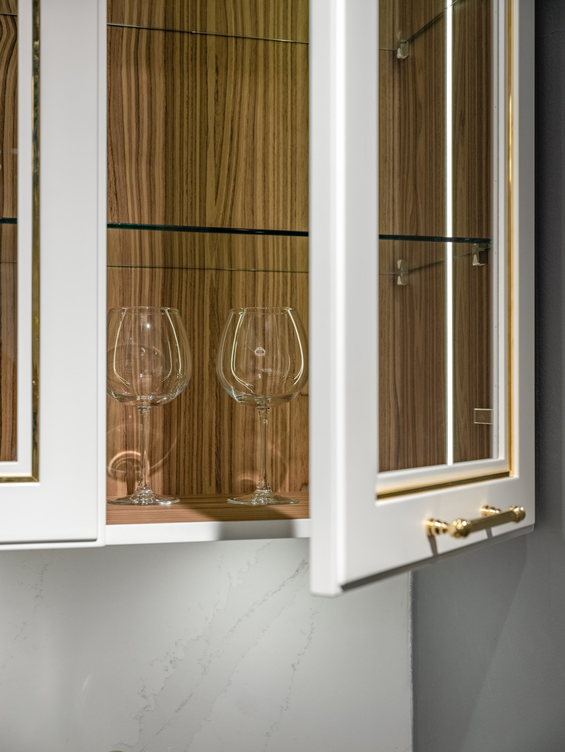 Кухня в латуни