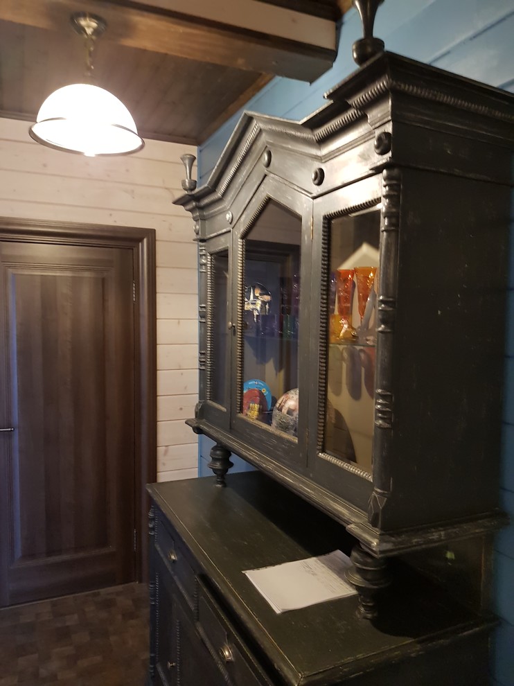 проект дома из клееного бруса, гостиная, лестница и баллюстрада, второй свет